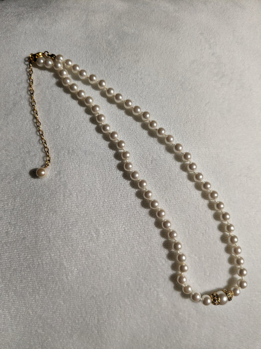 Pretty pearl necklace